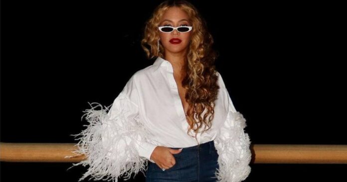 Beyoncé da clase de estilo llevando jeans