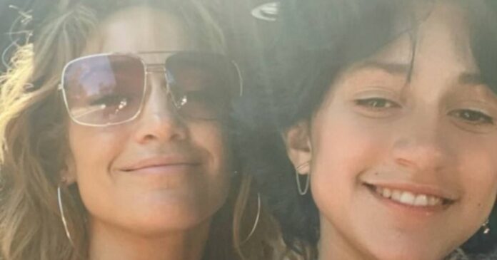 Jennifer Lopez con su hija Emme