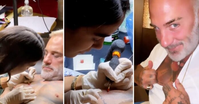 Sharon Fonseca tatúa corazón rojo a Gianluca Vacchi