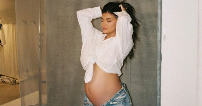 Kylie Jenner confirma nacimiento de su segundo hijo con Travis Scott