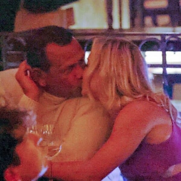 Alex Rodriguez y Kathryne Padgett captados besándose en Capri, Italia, verano de 2022